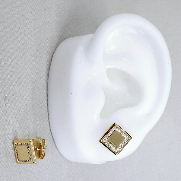 BRINCO DOURADO DE QUADRADO CRAVEJADO AO REDOR