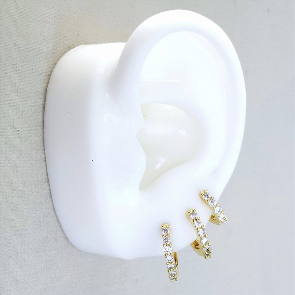 TRIO ARGOLAS DOURADAS REDONDA COM 1 FILEIRA PEDRAS ZIRCÔNIAS BRANCAS