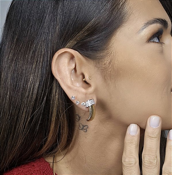 BRINCO DOURADO FILETE EM ASPIRAL E PONTA CRAVEJADA