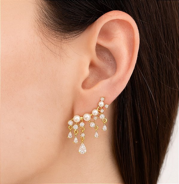 BRINCO DOURADO EAR CUFF PÊNDULO COM PÉROLAS