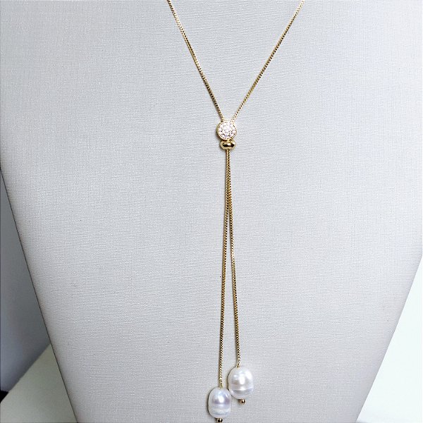 COLAR DOURADO MODELO GRAVATINHA COM PINGENTE PIZZA E 2 PÉROLAS NA PPONTA