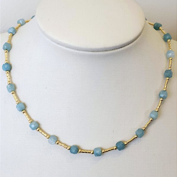 CHOCKER DOURADA CANUTILHOS DOURADOS E PEDRAS NATURAIS AZUIS - COM EXTENSOR