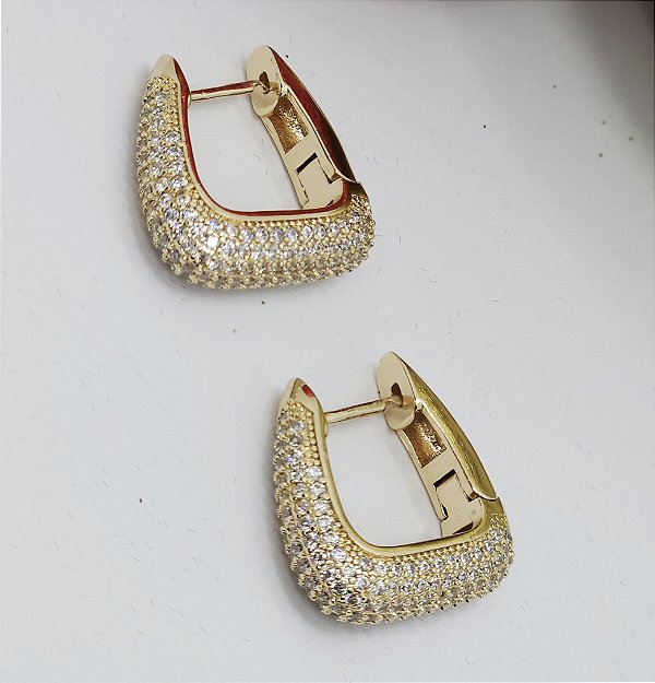 ARGOLA DOURADA FORMATO TRAPEZiO CRAVEJADO