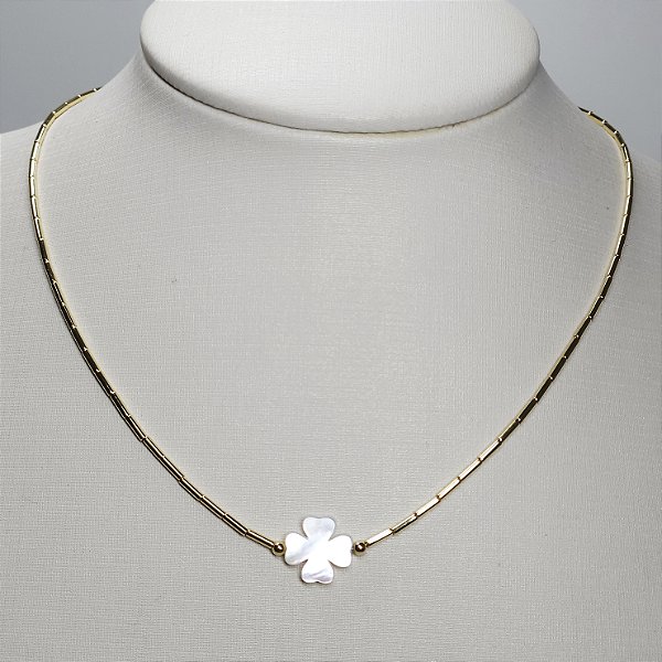 COLAR DOURADO CANUDINHO COM PINGENTE DE TREVO MEDIO EM MADREPÉROLA