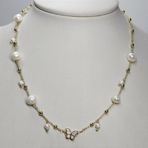 COLAR DOURADO COM BOLINHAS E PEROLAS PINGENTE DE BORBOLETA CRAVEJADA