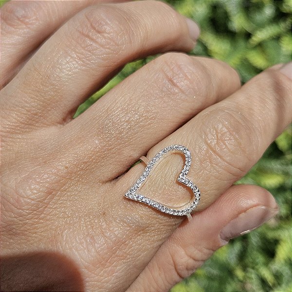 ANEL DE PRATA CORAÇÃO VAZADO CRAVEJADO