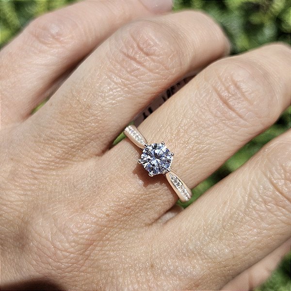 ANEL DE PRATA SOLITÁRIO DE 6MM COM MICRO PEDRINHAS AO LADO