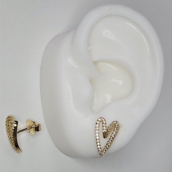 BRINCO DOURADO DE CORAÇÃO VAZADO TODO CRAVEJADO