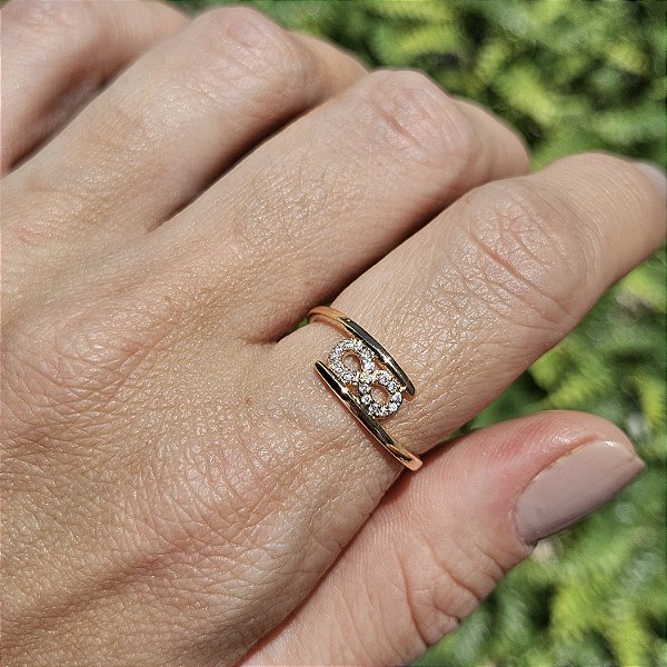 ANEL DOURADO ABERTO COM SÍMBOLO DO INFINITO TODO CRAVEJADO