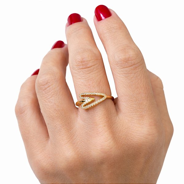 ANEL DOURADO COM CORAÇÃO VAZADO DE LADO TODO CRAVEJADO