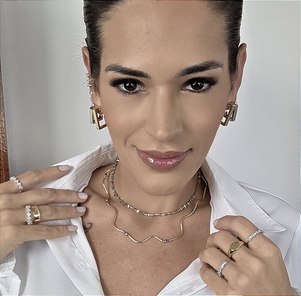 CHOCKER DOURADA ONDULADA COM PEDRAS INTERCALANDO
