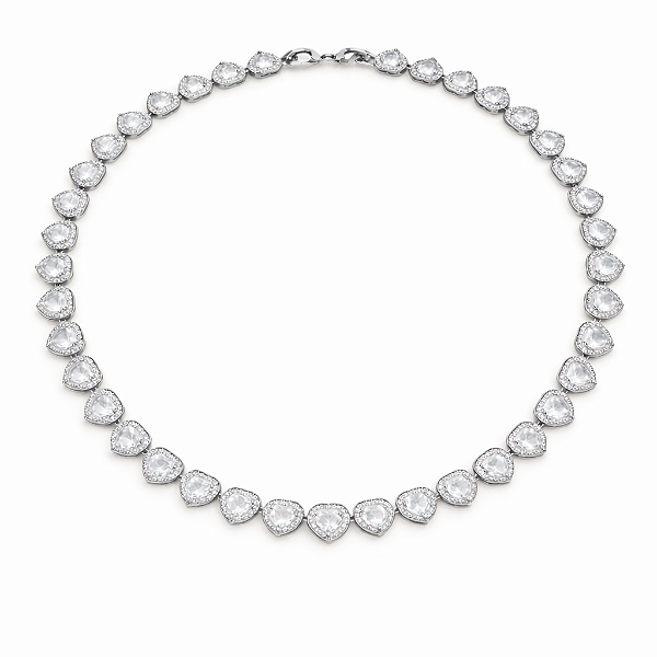 CHOCKER EM RÓDIO BRANCO MODELO RIVIERA COM PEDRAS DE CORAÇÃO CRAVEJADA AO REDOR 42CM