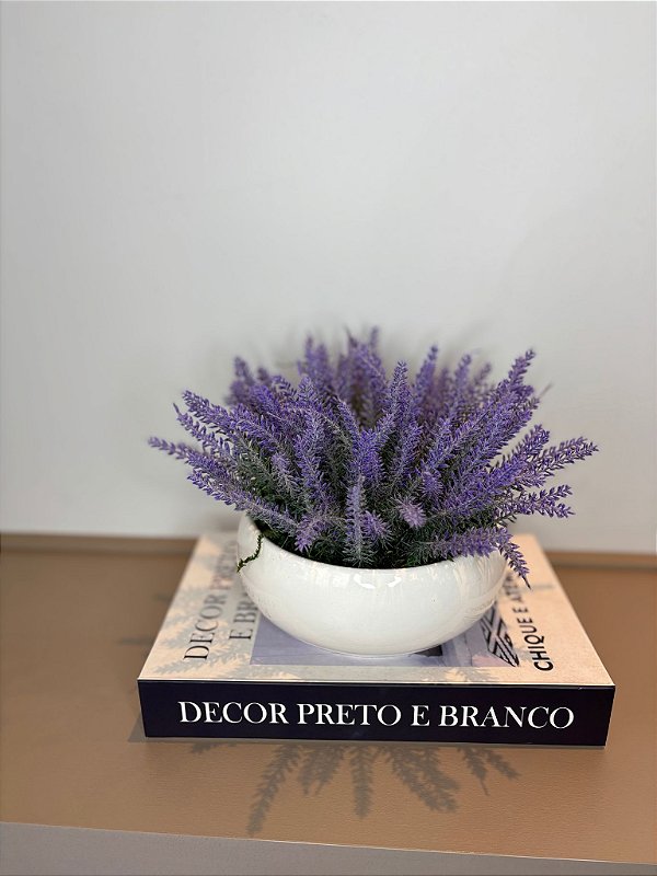 Arranjo de Lavanda Artificial em Toque Real com Vaso Cerâmica Branco