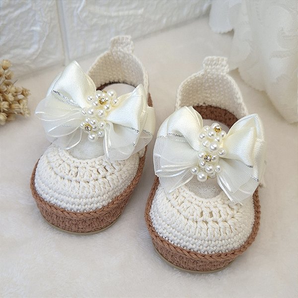 Sapatinho Confort Boneca com Laço - cor Off-White - Tamanho 19 - calça de 8 a 10 meses aproximadamente