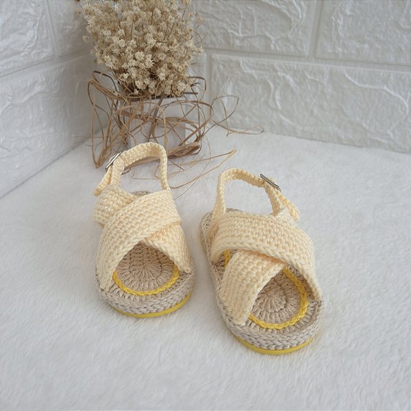 Sandália Confort Cruzada - Amarelo Candy - Tamanho 17 - calça de 2 a 4 meses aproximadamente