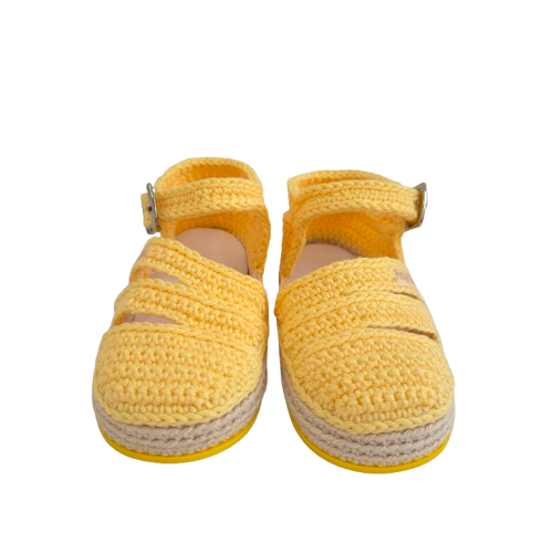 Sapatinho Boneca Vazado - cor Amarelo Candy - Tamanho 19 - calça de 8 a 10 meses aproximadamente