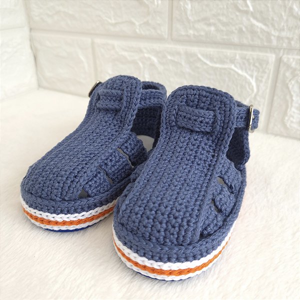 Sandália Confort Fechada - cor Azul Nautico - Tamanho 19 - calça de 8 a 10 meses aproximadamente