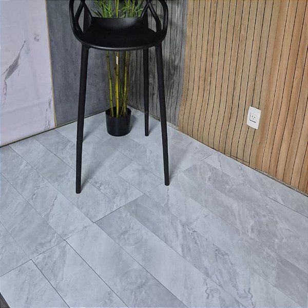 Piso Vinilico Autocolante Cimento Branco 91,4cm x 15.2cm