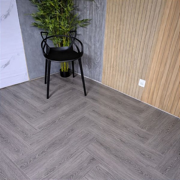 Piso Vinilico Autocolante Cinza 91,4cm x 15.2cm