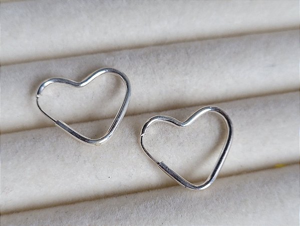 Argola Coração fio fino 1,7 x 1,9 cm - Prata 925
