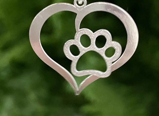 Pingente Coração vazado com patinha - Prata 925