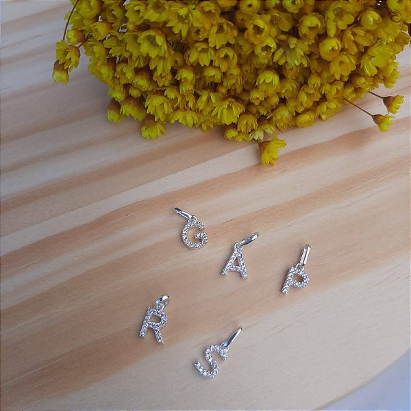 Pingente Letras Cravejada Zirconia
