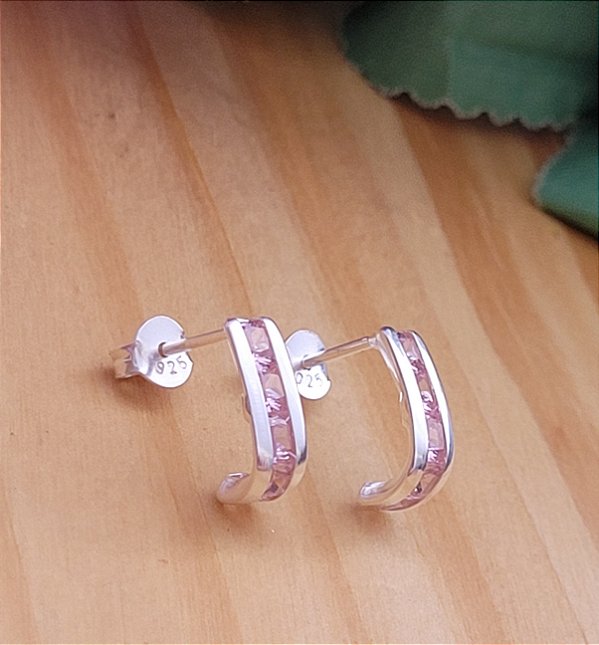 Brinco Meia argola com Zircônia Rosa - Prata 925