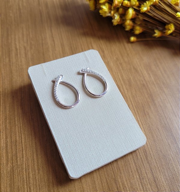 Brinco Gota Vazada com Cravação Lateral - Prata 925