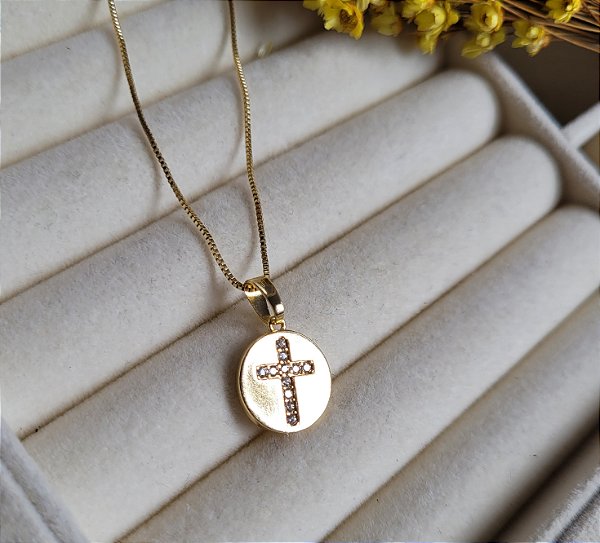 Cola Medalha Cruz Cravejada - Semijoia 18k