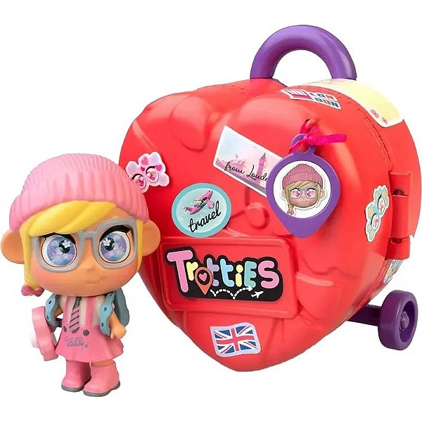 Boneca de Tecido Lucy Vermelho 36158 - Famosa Brinquedos