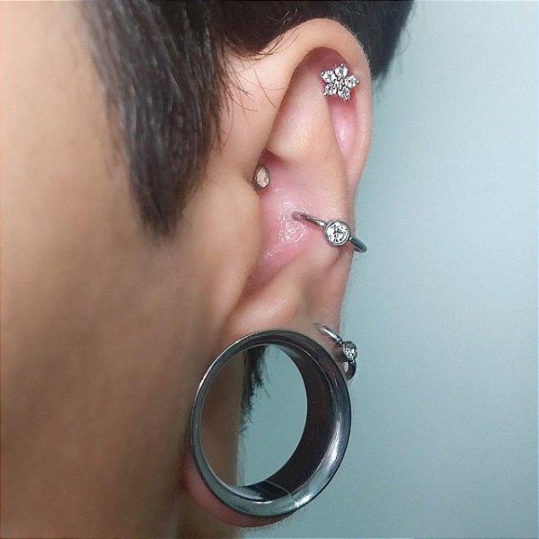Piercing de Orelha Flor Cinco Pétalas