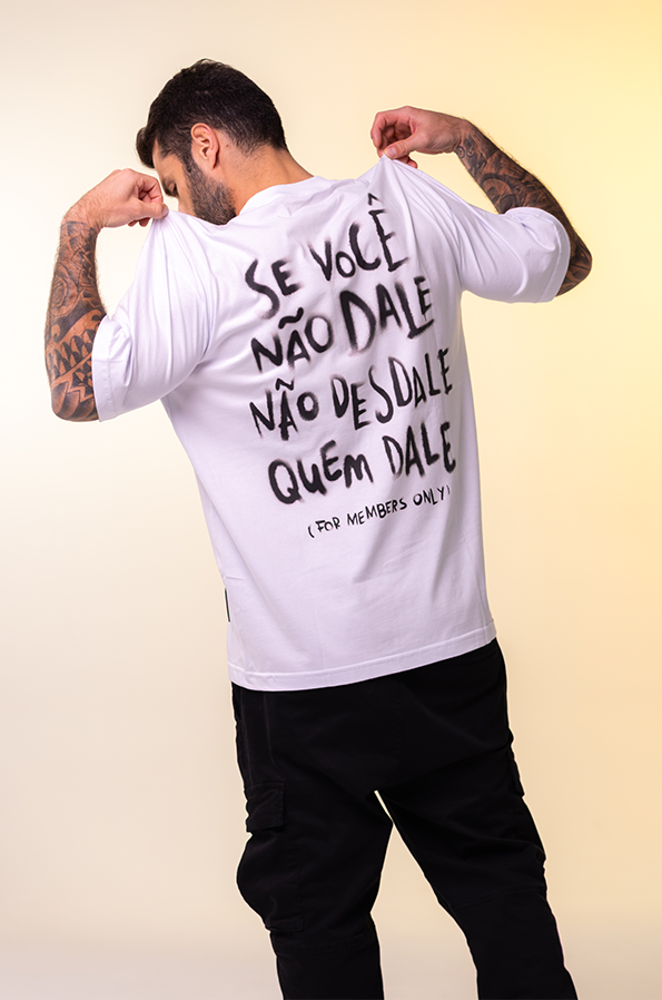 Camiseta Oversized Não Desdale Quem Dale Branca