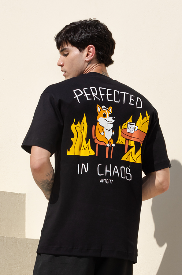 Camiseta Oversized Vintage Culture Perfected in Chaos Algodão Egípcio