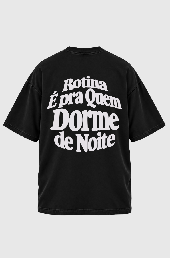 Camiseta Oversized Rotina É Pra Quem Dorme de Noite