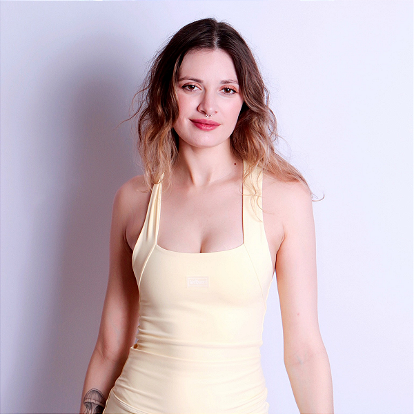 Top Débora Amarelo Manteiga com alças cruzadas