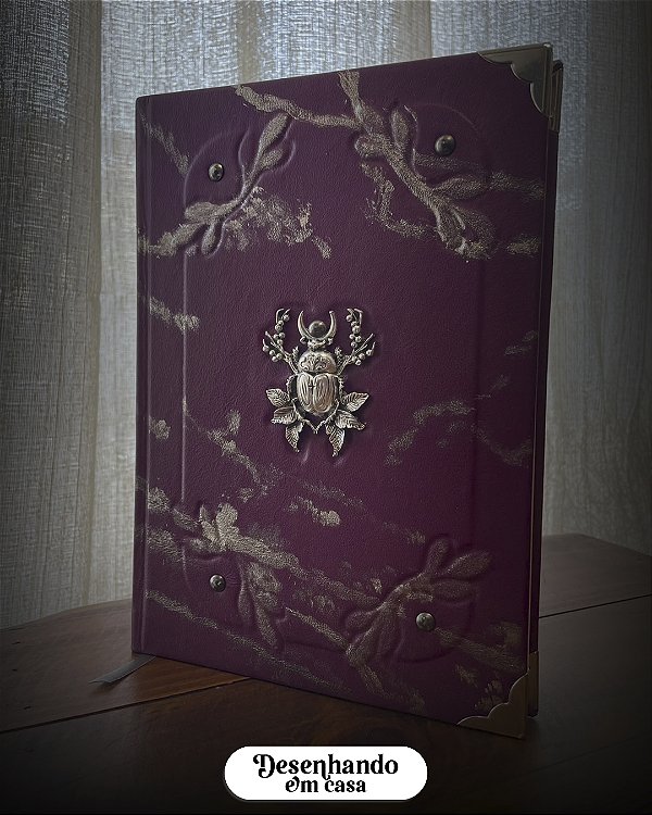Grimório - O Escaravelho Carmesim