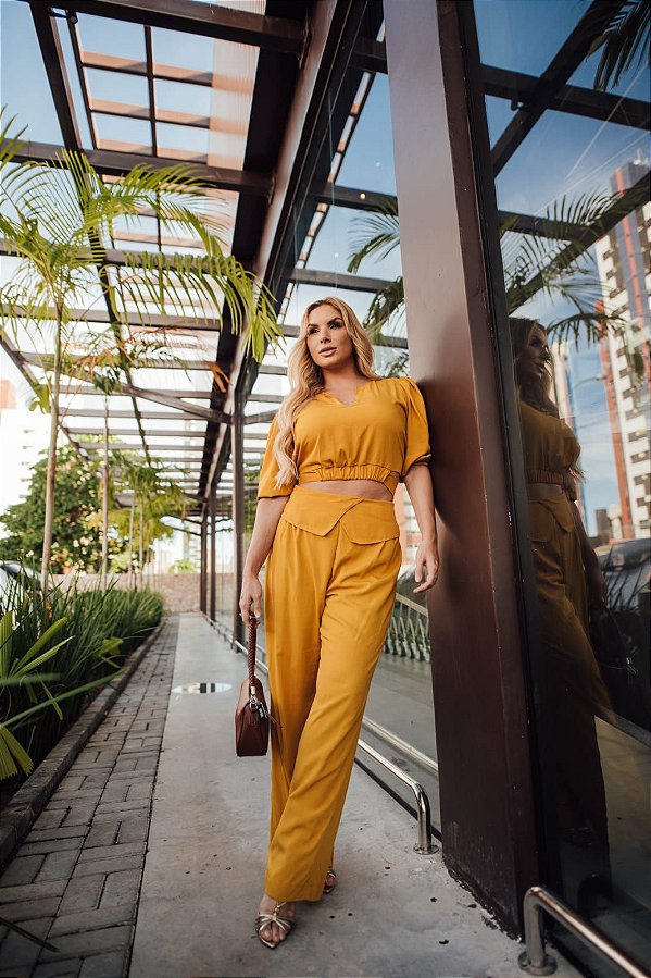 CONJUNTO CALÇA PANTALONA COM DETALHES E CROPED COM FAIXA PRA AMARRAÇÃO