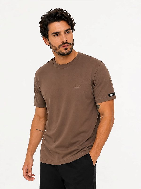 CAMISETA EM GOLA MÉDIA - MARROM