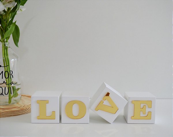 Kit 04 Enfeite Love Dourado Decoração Quarto Casa Prateleira