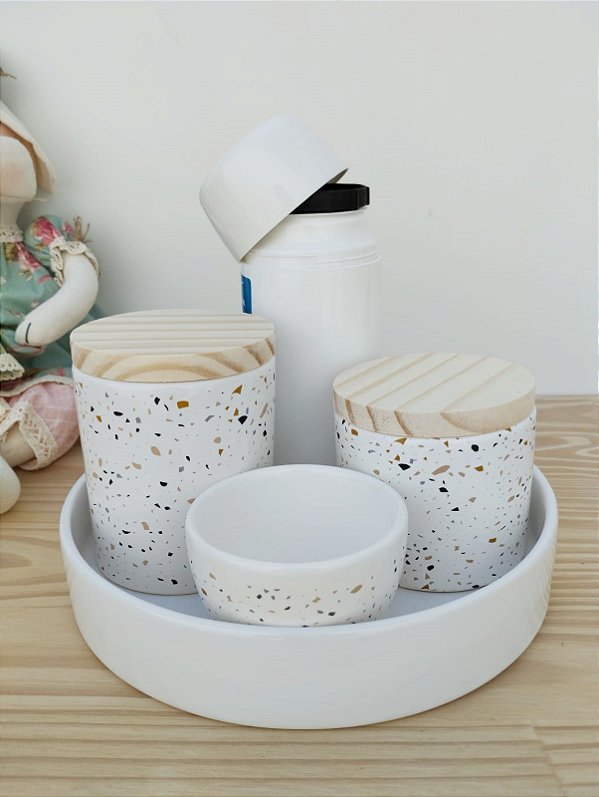 Kit Higiene Bebê Maternidade Granilite Moderno Branco Madeira Unissex Redondo