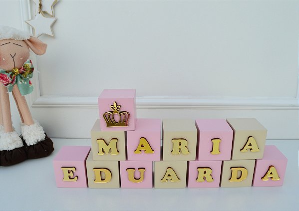 Kit 13 Cubos Dourado Letrinha Bebê Decoração Nicho Quarto Bebê