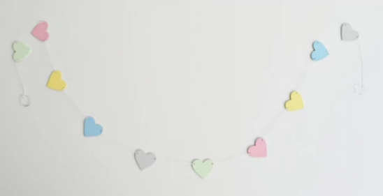 Cordão Baby Parede Candy Collors Madeira Varal Mdf Coração Colorido Quarto Infantil 1.5 Mts