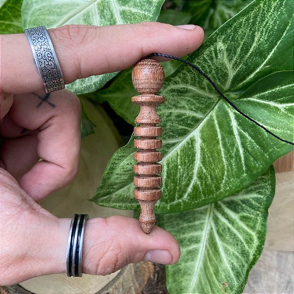 Pêndulo de Madeira - Isis