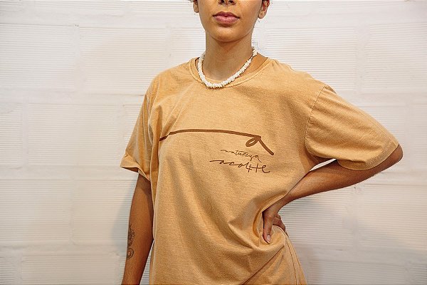 T-Shirt Básica | A Natureza Acolhe