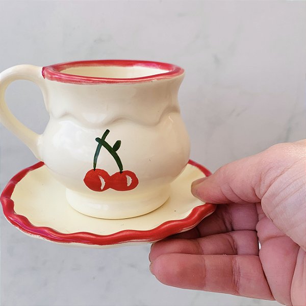 Xícara com Pires Cereja em Cerâmica Pintada a Mão 140ml