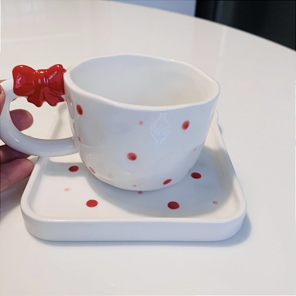 Kit Prato e Caneca Bolinhas e lacinho