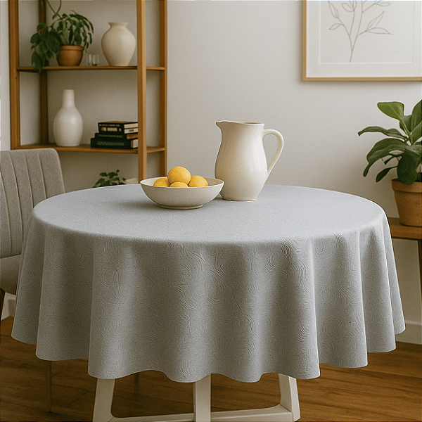 Toalha de Mesa Flanelada Redonda 135cm – Impermeável e Antiderrapante