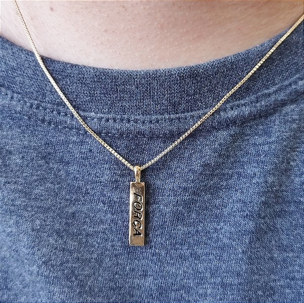 SOMENTE PINGENTE PLACA ESCRITA FORÇA COM BANHO DE OURO 18K - 02cm x 0,5cm