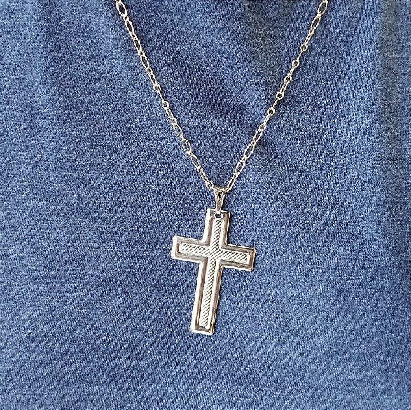 PINGENTE CRUZ COM BORDA LISA, GRANDE E LARGA COM BANHO DE OURO 18K - 03cm x 5,7cm