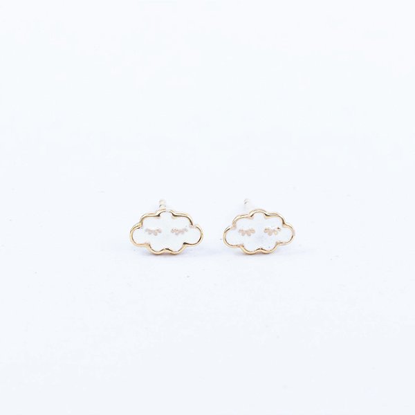 BRINCO INFANTIL FORMATO DE NUVEM COM BANHO DE OURO 18K